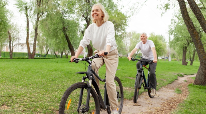 A couple enjoying a bike ride.